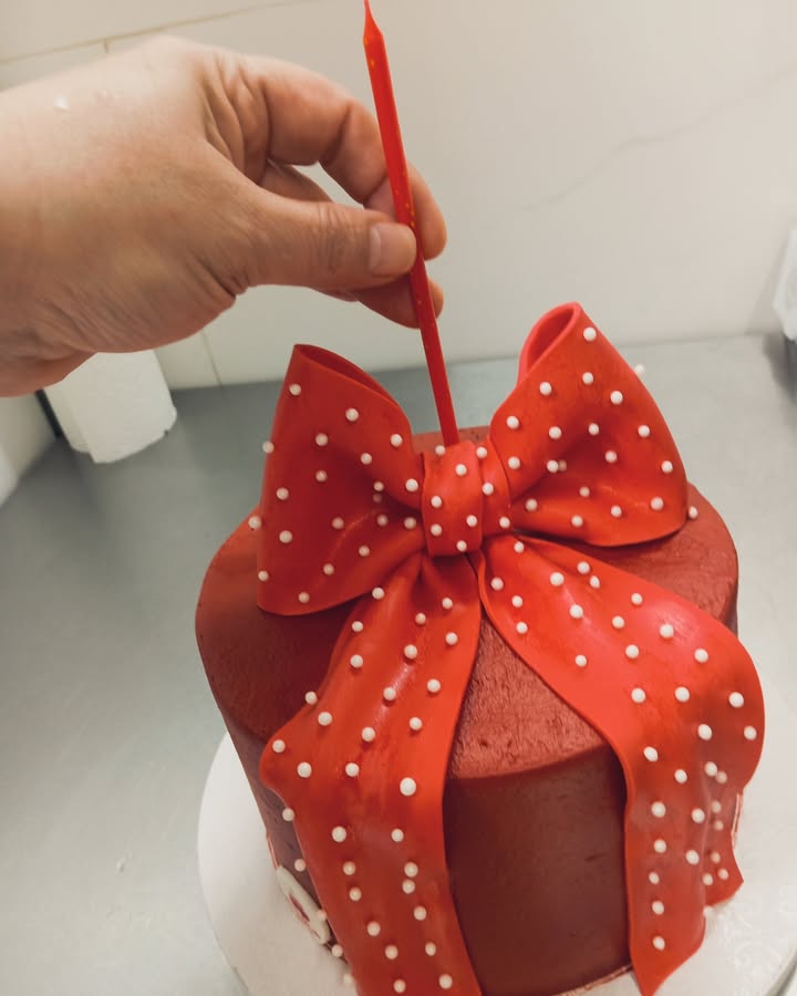 τούρτα με φιόγκο